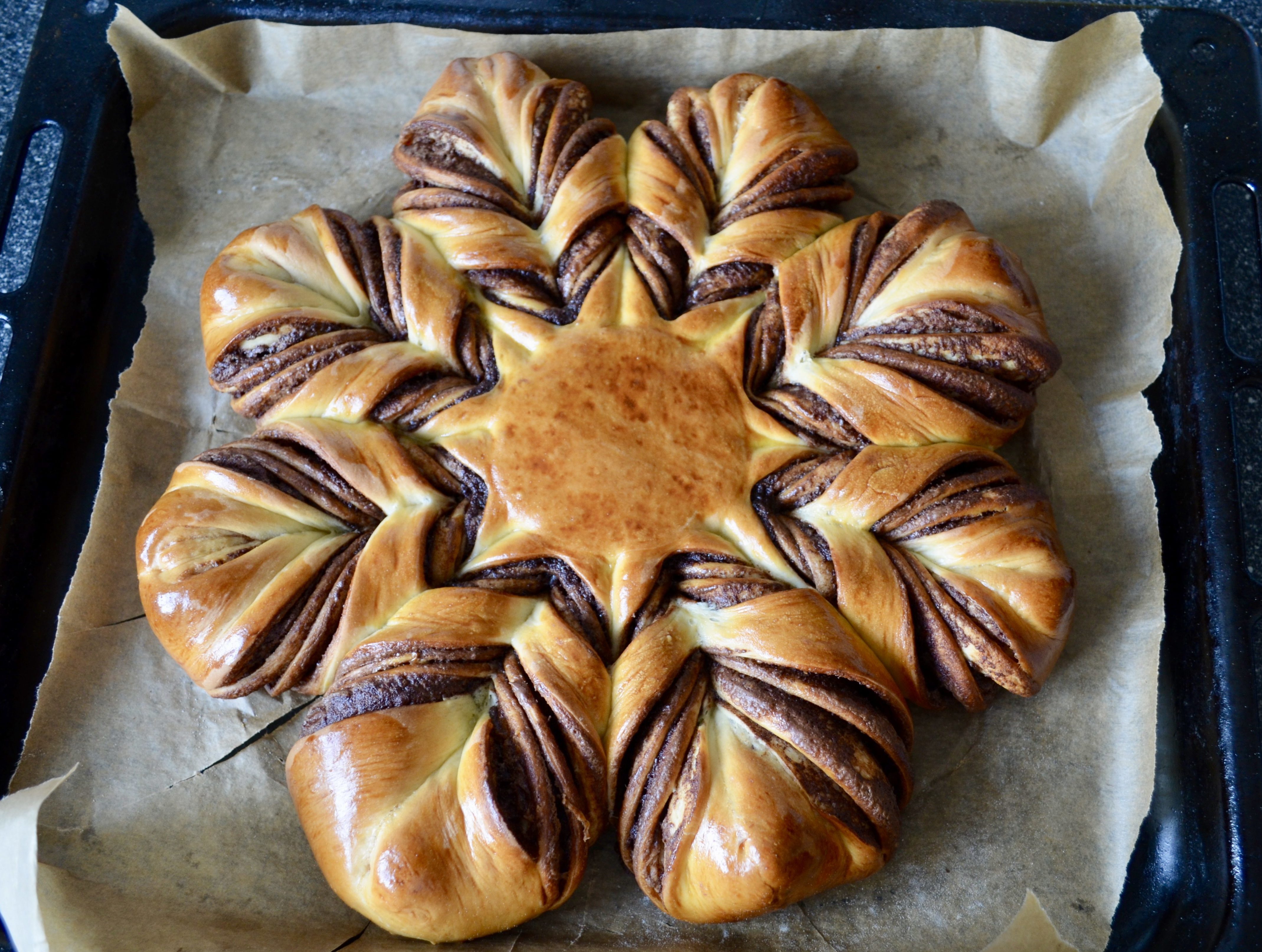 Nutela Flower Bread